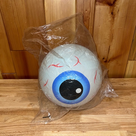 NEW Astro World 2021 Official Merch Travis Scott Inflatable Eyeball Dodgeball - Picture 3 of 8